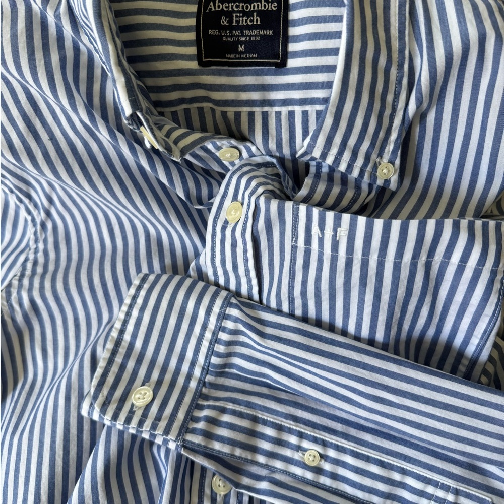 Abercrombie & Fitch Men's White and Blue Striped Shirt